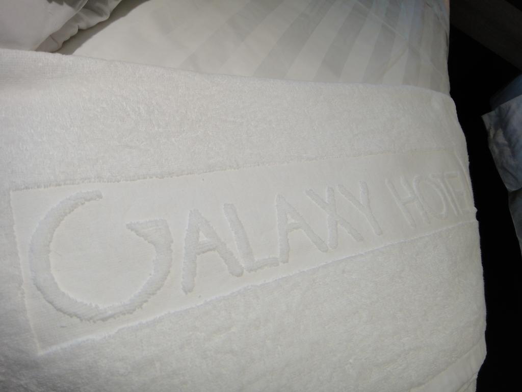 Galaxy Hotel Simpang Ampat  Zimmer foto